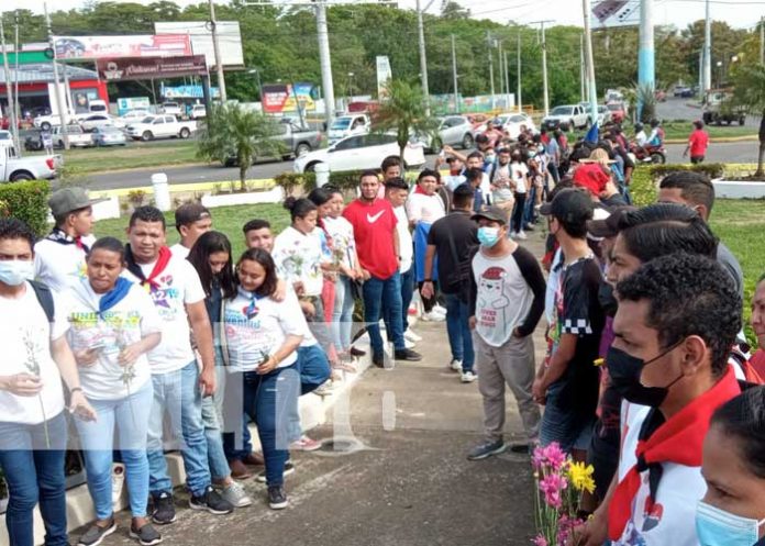 Juventud honró al poeta guerrillero Rigoberto López Pérez en Managua