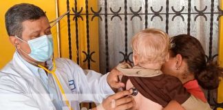 Atención gratuita de salud para familias en Managua