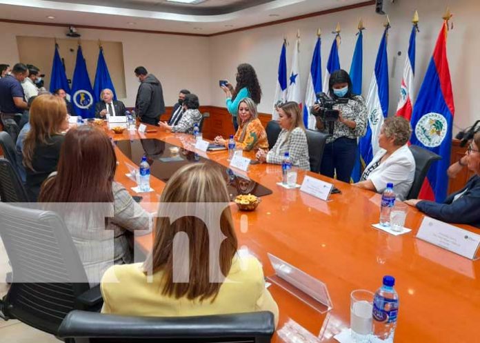 Diputados del PARLACEN visitan instalaciones de la Corte Centroamericana de Justicia
