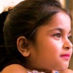 Extraña condición de joven en la India que la hace lucir como una niña Extraña condición de joven en la India que la hace lucir como una niña
