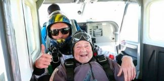 ¡Bate récords! Anciana sueca con 103 años salta en paracaídas
