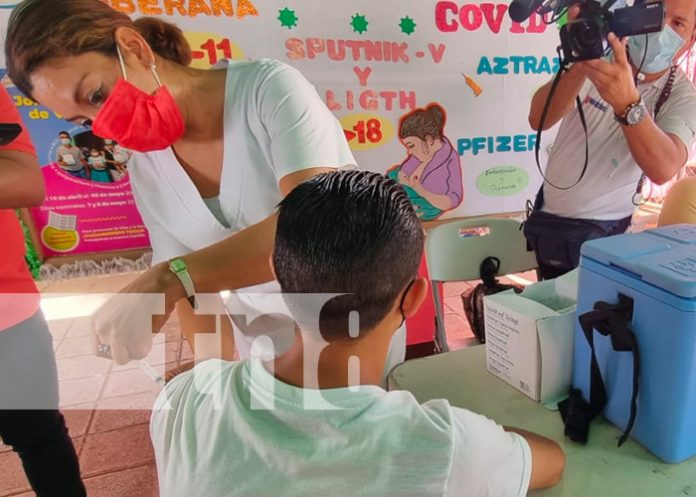 Aplican biológicos contra Covid-19 y otras enfermedades en Managua