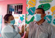Aplicación de vacunación contra la influenza en Managua, Nicaragua