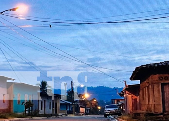 Mejoramiento del alambrado público en Jalapa