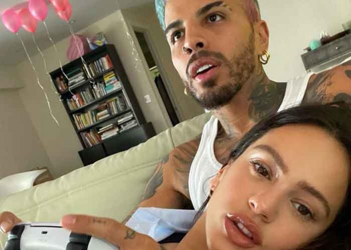 1 ¡Rosalía deleita a Rauw Alejandro con sensual twerking!