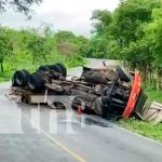 El camión tipo rastra pertenece a la empresa maderera Nordic, ubicada en la comunidad La Embajada en Boaco y se dirigía a Managua.