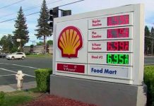 Trabajador se confunde en el precio de la gasolina y los despiden Trabajador se confunde en el precio de la gasolina y los despiden