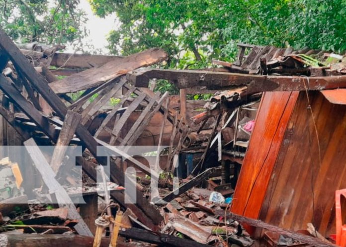 Caen antigua casa en Nandaime debido a las constantes lluvias