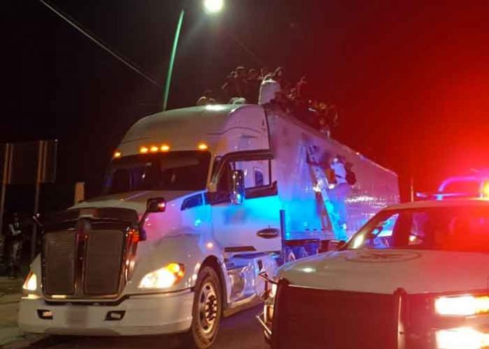 1 Al menos 36 migrantes fueron rescatados de camión en México