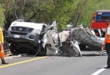 13 muertos y 8 heridos tras chocar un minibús en México