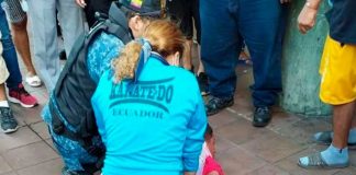 Campeona de artes marciales defiende a una mujer victima de abuso