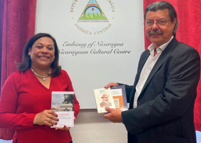 1 Intelectual, poeta y promotor de cultura visitó la embajada de Nicaragua en Londres