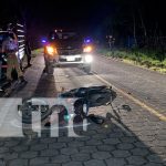 Jalapa: Motociclista y acompañante lesionados al impactar contra camioneta Jalapa: Motociclista y acompañante lesionados al impactar contra camioneta