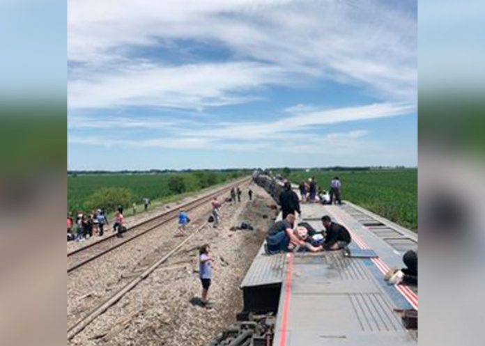 3 muertos y al menos 50 heridos tras descarrilamiento de tren en Missouri.
