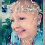 "Día del pelo loco": Niña con alopecia gana concurso escolar