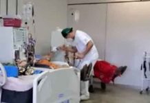 Enfermero baila cumbia para dar un momento feliz a pacientes Enfermero baila cumbia para dar un momento feliz a pacientes