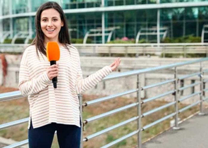 Reportera de Perú muestra 