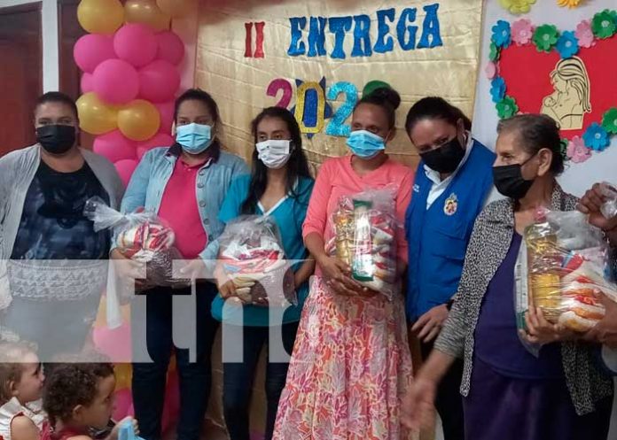 MIFAN entrega paquetes alimenticios a partos múltiples en Chontales