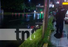 Motociclista fallece al ser embestido por una camioneta en la carretera a Masaya Motociclista fallece al ser embestido por una camioneta en la carretera a Masaya
