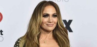 JLo estrena su película en Netflix con vestido transparente!