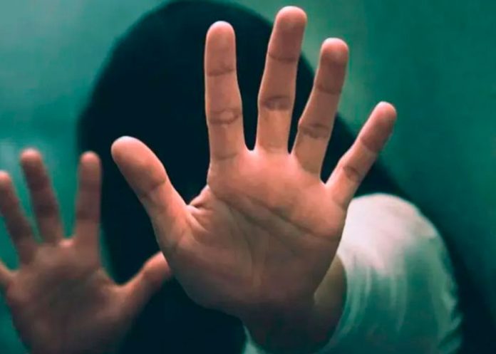 En Argentina: Niña se lanza de una moto por abusos de su padre