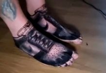 Hombre se tatuó los zapatos para no comprar calzado nunca más Hombre se tatuó los zapatos para no comprar calzado nunca más