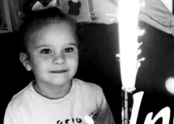 ¡Desconsiderados! Niña muere asfixiada en microbús en Hungría