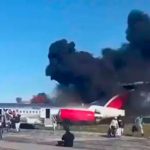 Un avión de pasajeros se incendia al aterrizar en Miami Un avión de pasajeros se incendia al aterrizar en Miami
