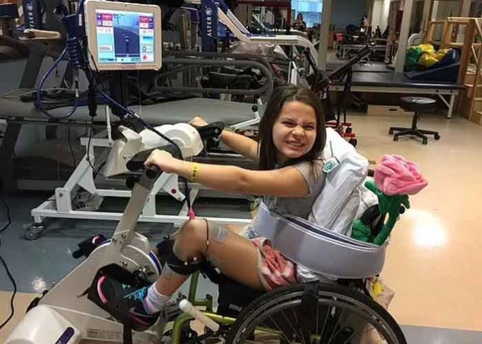 ¡Impresionante! Joven que sufrió derrame logró caminar 11 años después