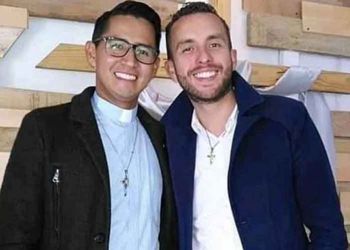 Pastor y diácono se enamoraron, ahora luchan contra la discriminación