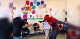 Video: Maestra vestida de Spider-Man enseña a bailar cumbia
