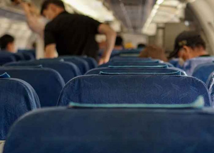 2 Vaya sorpresa: Mujer compra boleto y resulta ser asiento inexistente