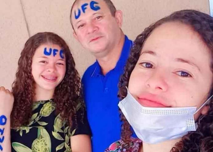 Nunca es tarde: Papá decide estudiar a sus 50 años con su hija