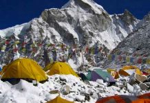 La ‘orina’ de escaladores del Everest ‘están derritiendo un glaciar’ La 'orina' de escaladores del Everest 'están derritiendo un glaciar'