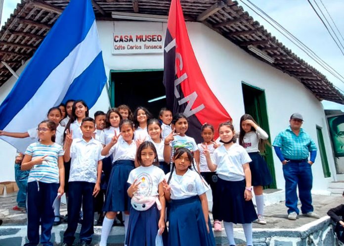 Estudiantes visitan casa cuna del comandante Carlos Fonseca Amador