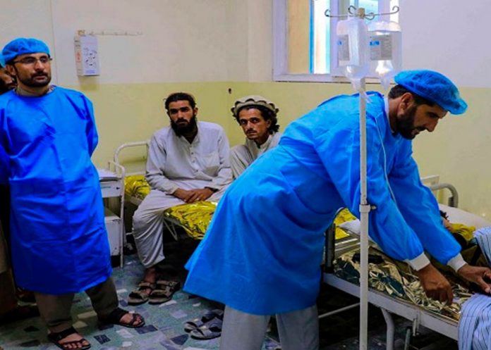 3 Reportan 121 niños fallecidos tras sismo en Afganistán