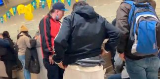 Evita pagar por exceso de equipaje, poniéndose toda la ropa