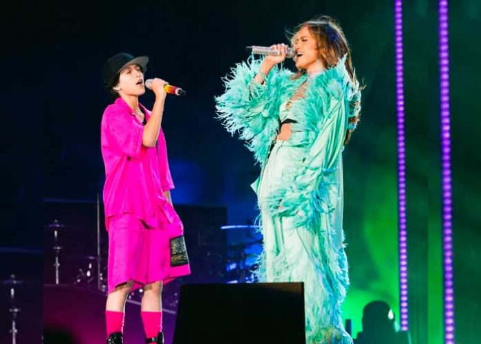 .4 Jennifer Lopez causa revuelo al presentar a su hija con lenguaje inclusivo