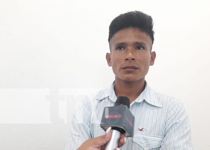 Servicio Social: Joven de Bluefields desea conocer a su madre