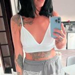 ¿Políticas o discriminación? Le prohíben entrada por traer un top corto Le prohíben la entrada a una pizzería por traer un top "muy corto"