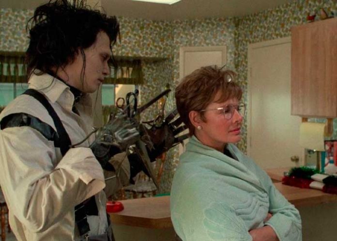 .4 Subastan las manos de Johnny Depp, las famosas