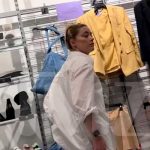 Captan a Amber Heard comprando ropa en tienda de bajo costo Captan a Amber Heard comprando ropa en tienda de bajo costo
