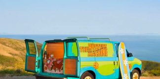Celebrando los 20 años de Scooby- Doo rentan la "Máquina del Misterio"
