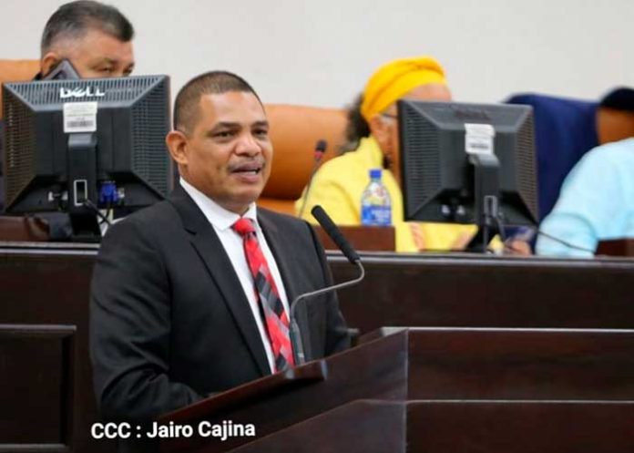 .4 Iván Acosta, ministro de Hacienda de Nicaragua: