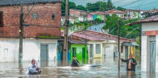 Miles de ciudadanos en Brasil continúan fuera de su hogar por lluvias