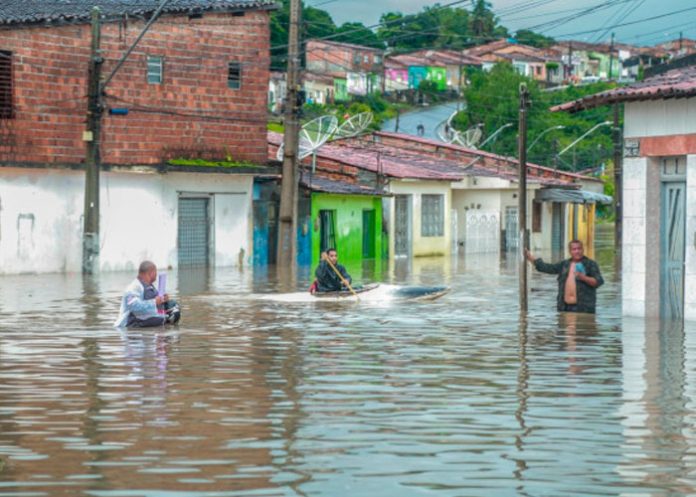 Miles de ciudadanos en Brasil continúan fuera de su hogar por lluvias