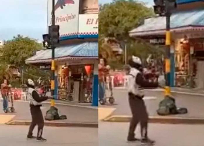 Detienen a malabarista por disfrazarse del asesino 