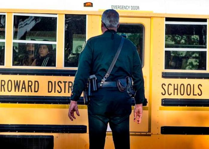 Bajo arresto: Niño amenaza por Xbox con asesinar a sus compañeros