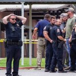 Policía de Alabama mata un hombre por intentar entrar a una escuela Policía de Alabama mata un hombre por intentar entrar a una escuela