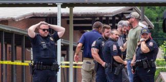 Policía de Alabama mata un hombre por intentar entrar a una escuela